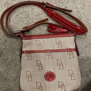 Dooney & Bourke Crossbody, like new condition.